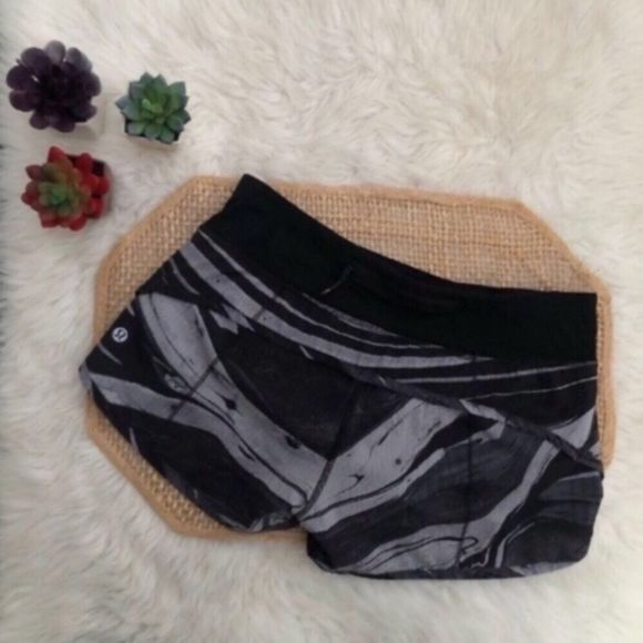 Lululemon Speed Shorts in Marbled Mix - Picture 1 of 13